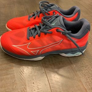 Mizuno tennis shoes